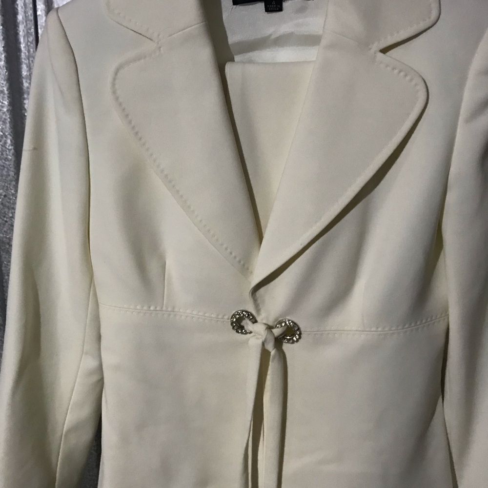 Anne Klein Pant Suit Light Creamy white size 4